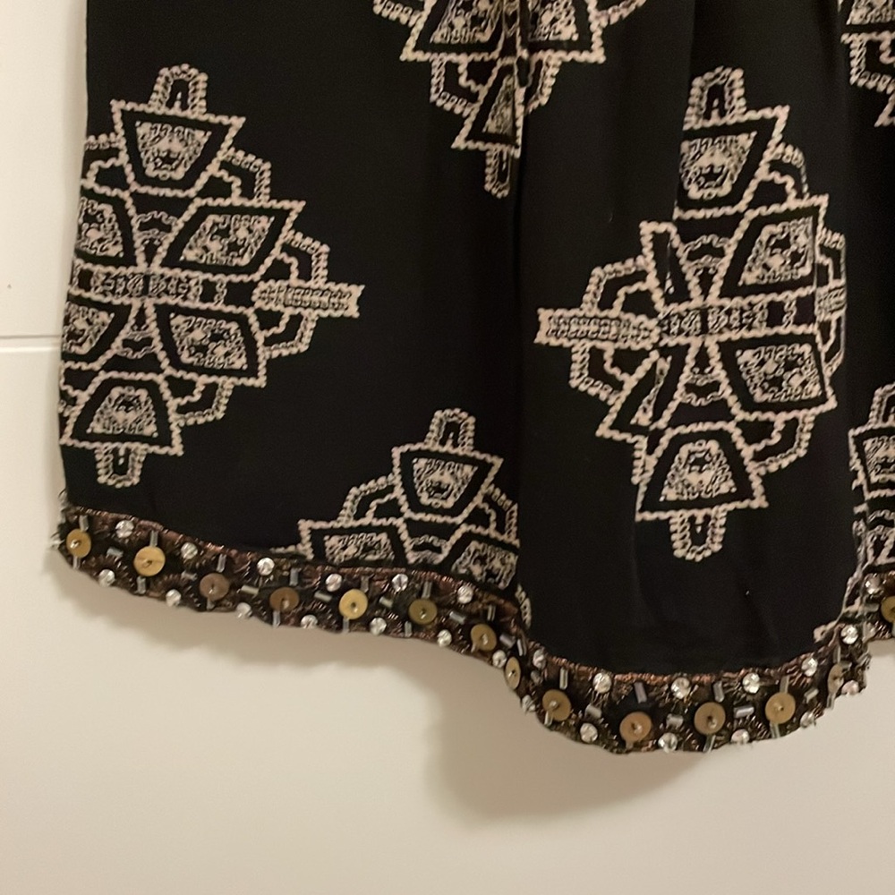 Akemi + Kin (Anthro) Romy Block Print Beaded Top - Picture 5 of 8
